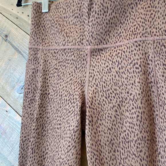 Athleta 🐆 Salutation Stash 7/8 Tights SP - Picture 7 of 9